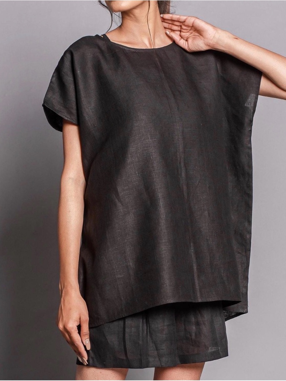 Black Relaxed Linen Tunic Top